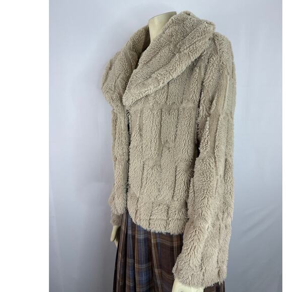 True Grit Dry Goods faux Fur Coat shawl collar and hook closing size Large - Picture 7 of 13